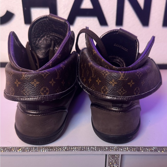 Louis Vuitton Monogram "Brea" Sneakers - Brown
Leather & Canvas size 8 - 38 - Picture 2 of 13